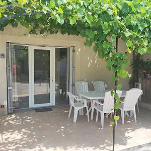 https://la-cour-des-miracles-vallon-pont-darc.hotels-rhonealpes.com