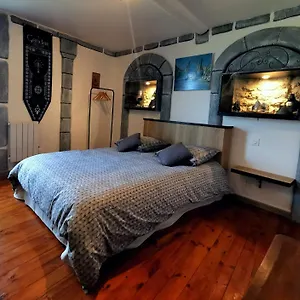 https://la-maison-des-terres-du-milieu-le-gondor.hotels-rhonealpes.com